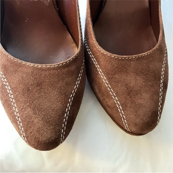 Studio 58 Heels Size 9.5 Great Condition.Brown
Suede w/White Exposed Stitching - Picture 4 of 10